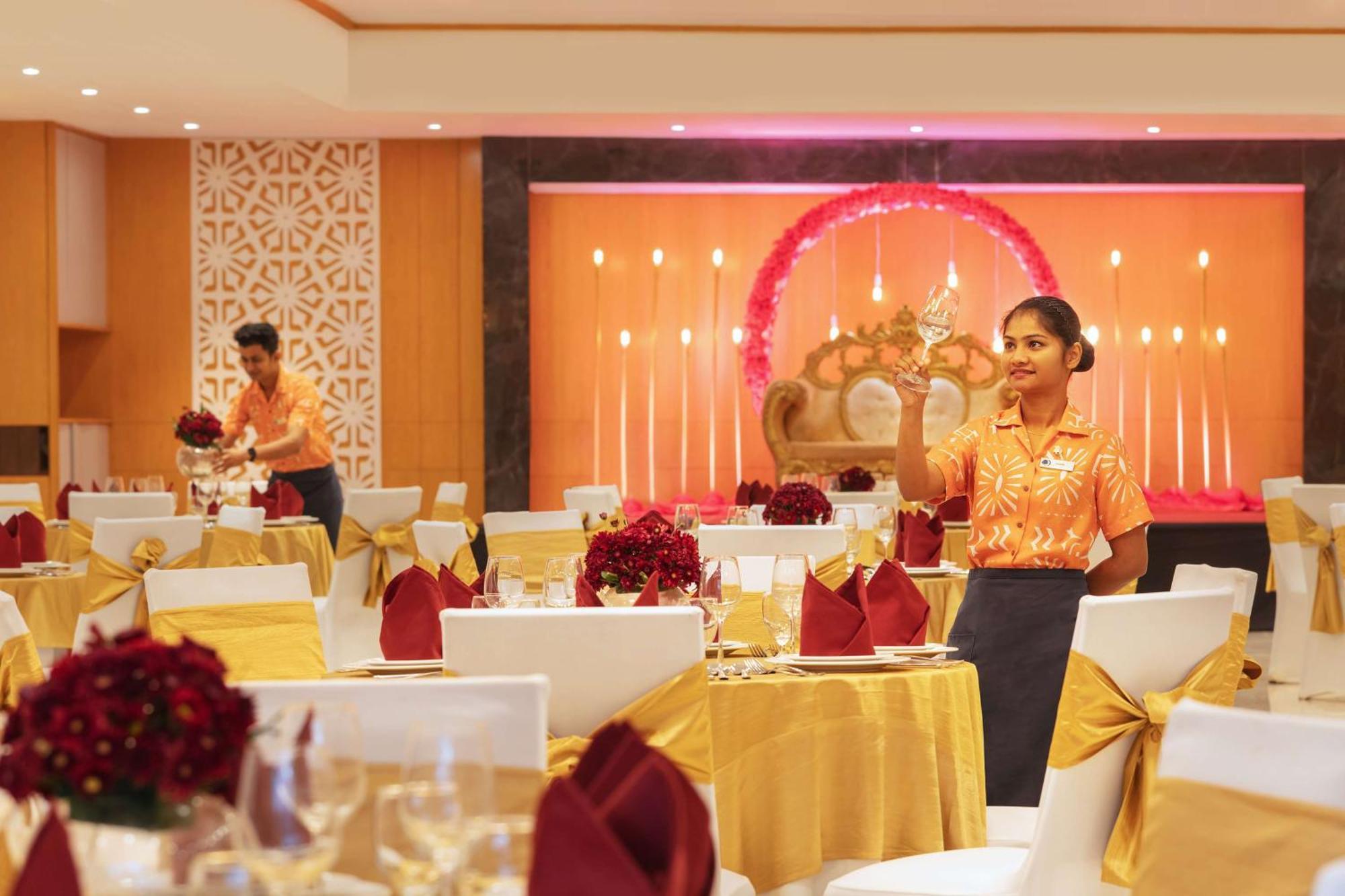 Doubletree By Hilton Goa - Panaji Hotel Exterior photo
